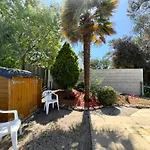 Hébergement de vacances Maison Avec Piscine Privée - 6 Pers. - Fr-1-323-605