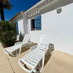 Hébergement de vacances Maison Avec Piscine Privée - 6 Pers. - Fr-1-323-605