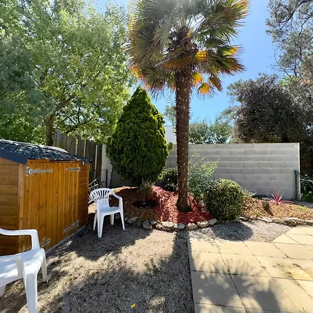 Hébergement de vacances Maison Avec Piscine Privée - 6 Pers. - Fr-1-323-605