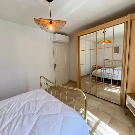 Hébergement de vacances Maison Avec Piscine Privée - 6 Pers. - Fr-1-323-605